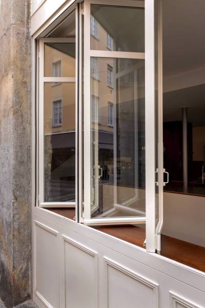 Devanture en acier d'un Coffee shop 