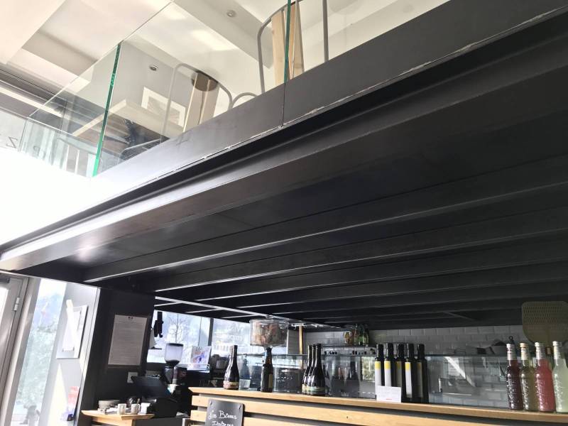 Mezzanine métallique pour le restaurant pizzeria à Lyon confluence