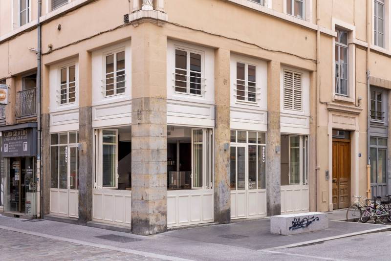 Devanture en acier d'un Coffee shop 