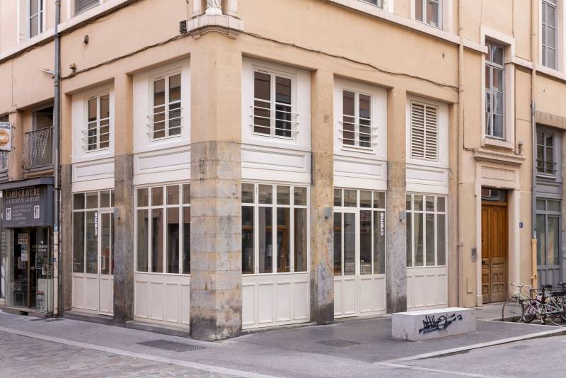 Devanture en acier d'un Coffee shop 