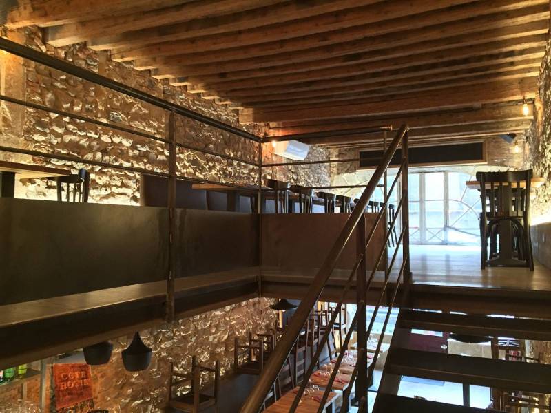 Mezzanine et escalier en acier pour le restaurant Le Tir Bouchon à Lyon