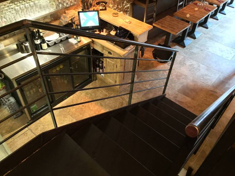 Mezzanine et escalier en acier pour le restaurant Le Tir Bouchon à Lyon
