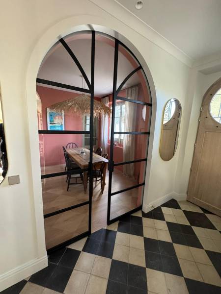 Porte en acier coulissant sur mesure aux Issambres