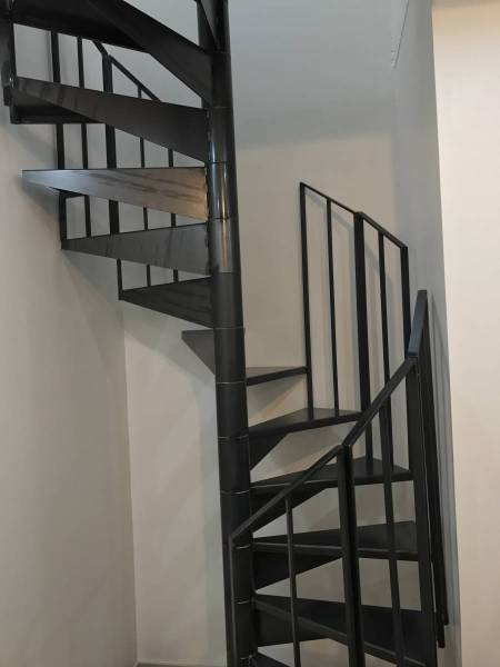 Escalier en acier hélicoidal à Ruy proche de Bourgoin