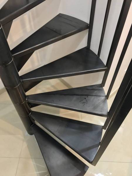 Escalier en acier hélicoidal à Ruy proche de Bourgoin