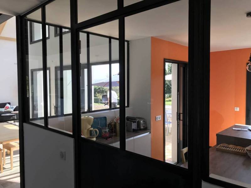 Verrière intérieure pour une cuisine à Faverge de la Tour