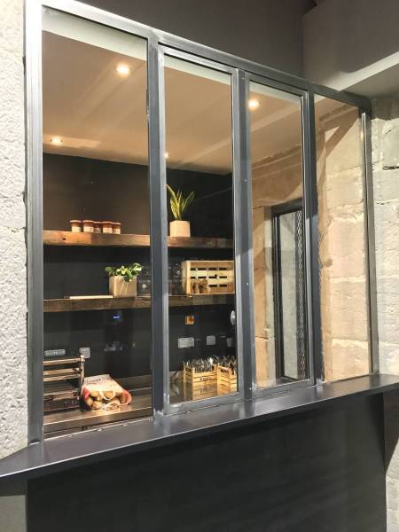 Installation de verrière sur mesure pour le bar Rambler à Lyon