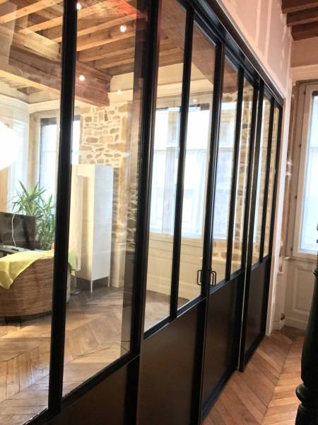 Verrière intérieure coulissante séparation séjour chambre dans Lyon