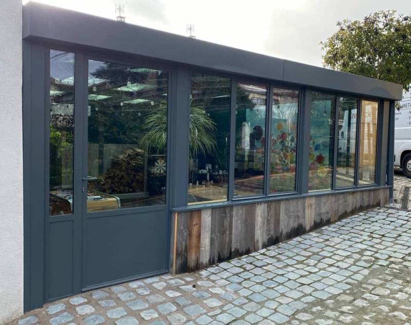 Véranda en acier à Genas