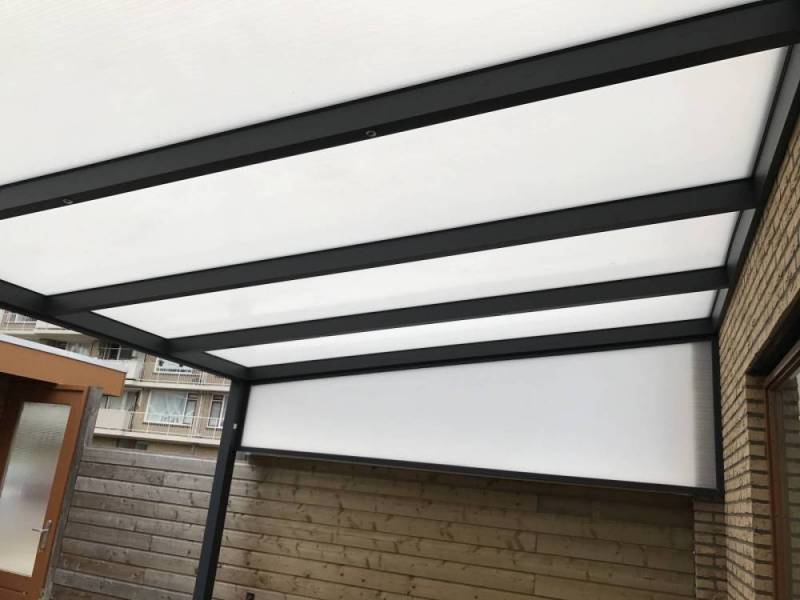 Pergola en acier toit polycarbonate à Lyon