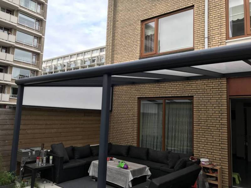 Pergola en acier toit polycarbonate à Lyon