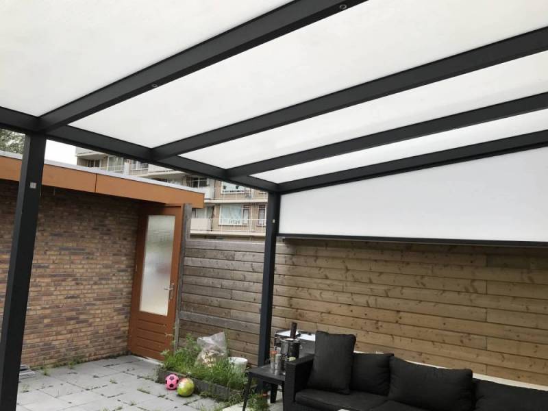 Pergola en acier toit polycarbonate à Lyon