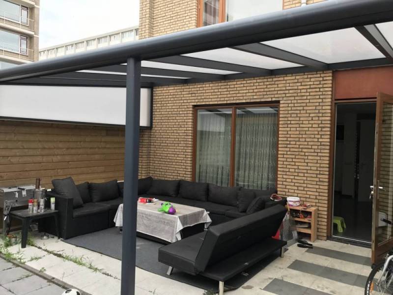 Pergola en acier toit polycarbonate à Lyon