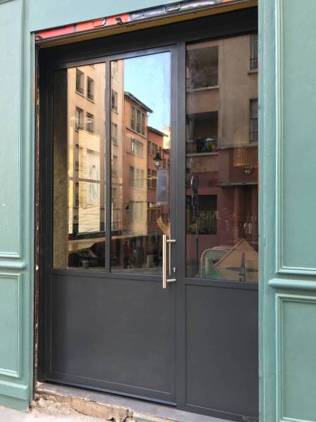 Fabricant menuiserie acier pour le restaurant Hood à Lyon