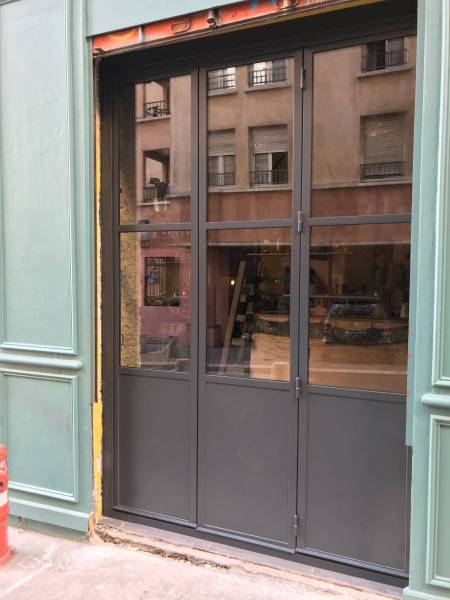 Fabricant menuiserie acier pour le restaurant Hood à Lyon