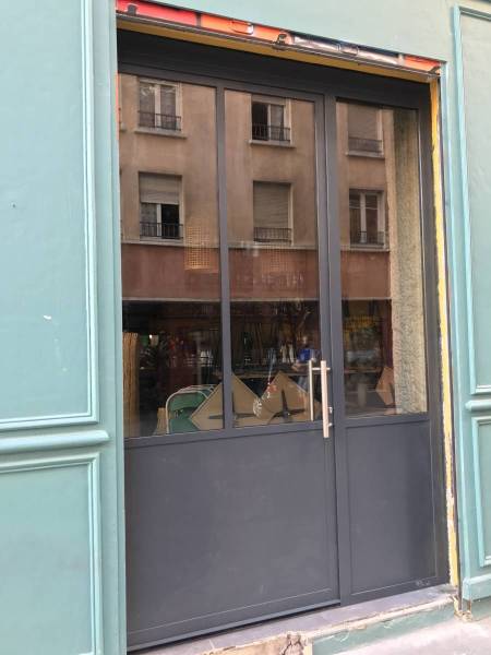 Fabricant menuiserie acier pour le restaurant Hood à Lyon