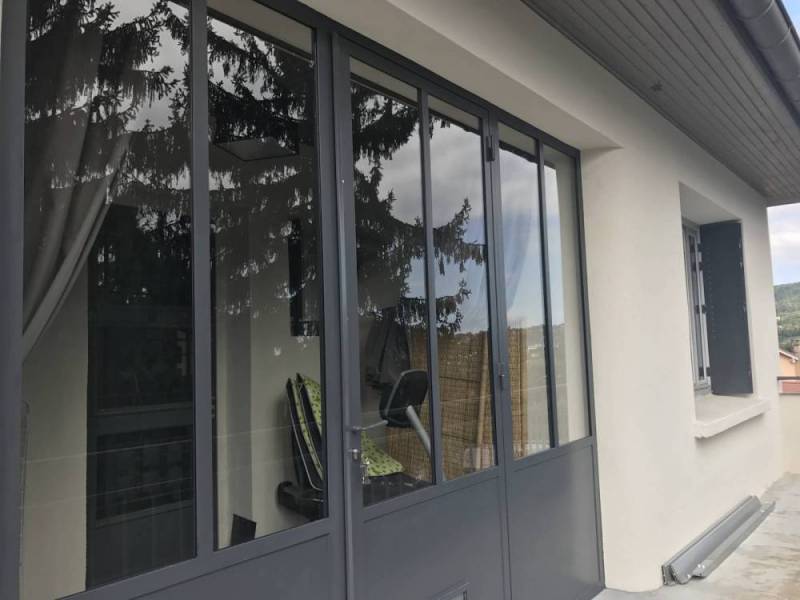 Pose de Menuiserie en acier avec baie vitrée sur mesure Lyon en Rhône-Alpes