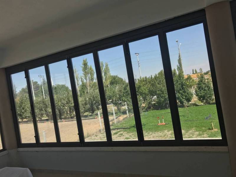 Menuiserie acier avec fenêtres en accordéon à Annecy en Rhône Alpes