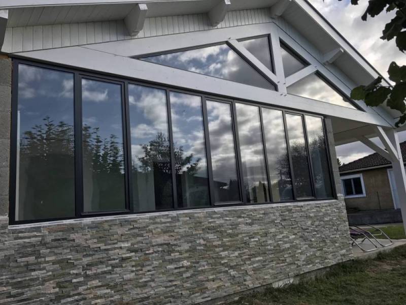 Menuiserie acier sur mesure à Heyrieux dans la région de Bourgoin Jallieu