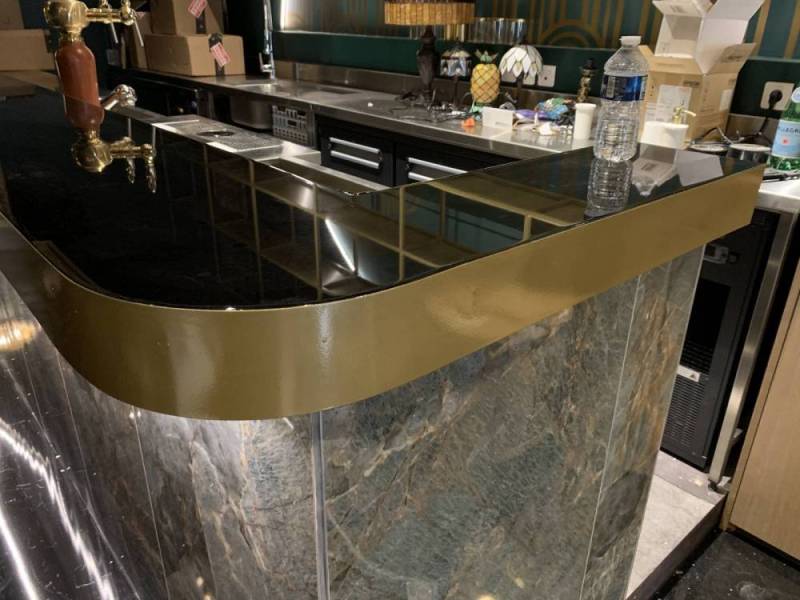 Verrier en acier pour bar à Lyon