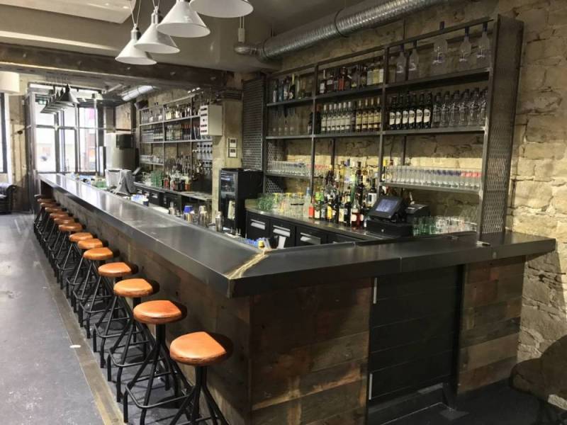 Aménagement en acier sur mesure pour métallerie fine et mobiliers personnalisés à Lyon