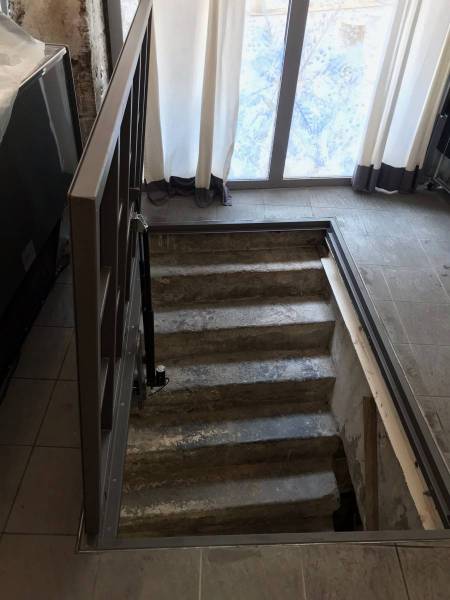 Trappe de cave motorisée pour un restaurant à Lyon