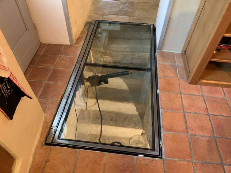 Trappe de cave motorisée à Bron dans la périphérie de Lyon