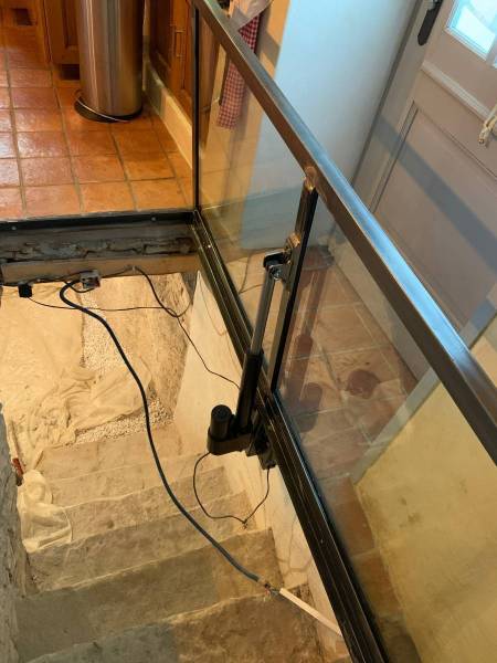 Trappe de cave motorisée à Bron dans la périphérie de Lyon