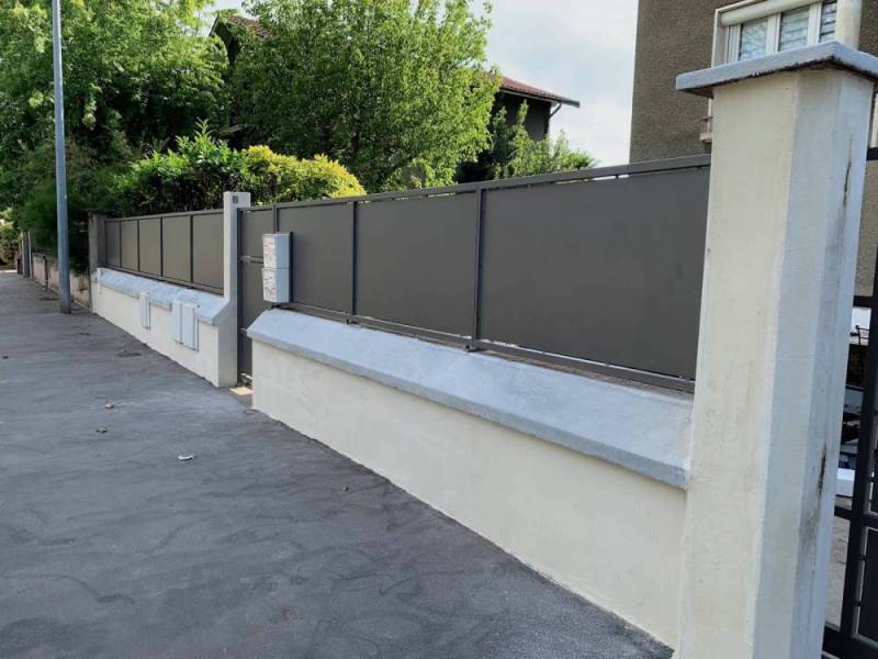 Ensemble portail et garde corps acier sur Lyon