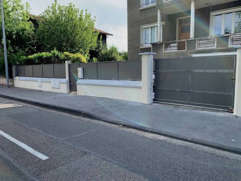 Ensemble portail et garde corps acier sur Lyon