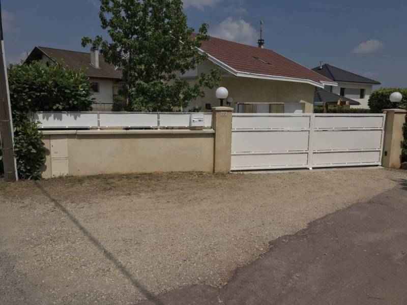 Portail 2 vantaux en acier sur mesure à La Tour du Pin en Isère