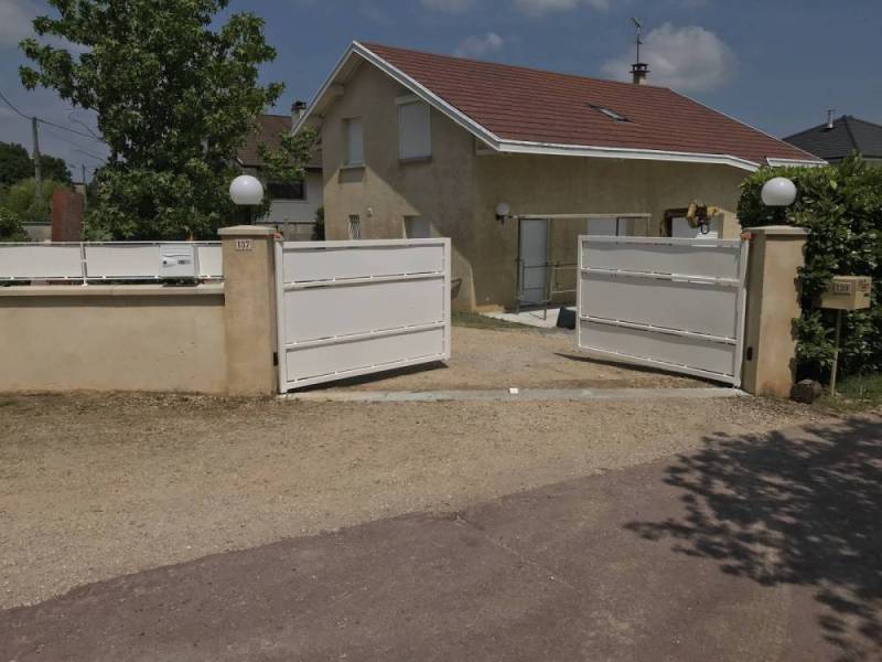 Portail 2 vantaux en acier sur mesure à La Tour du Pin en Isère