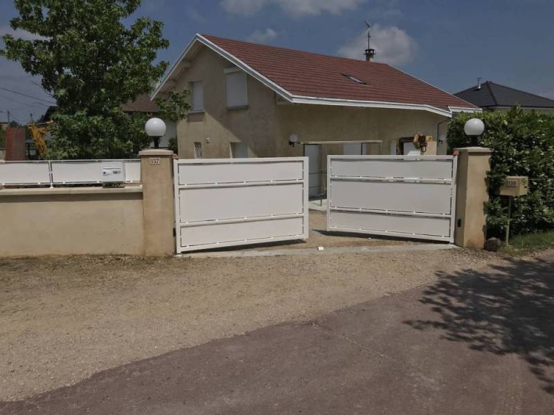 Portail 2 vantaux en acier sur mesure à La Tour du Pin en Isère