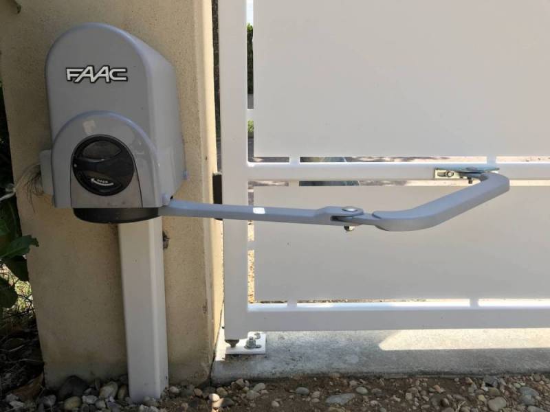 Portail 2 vantaux en acier sur mesure à La Tour du Pin en Isère