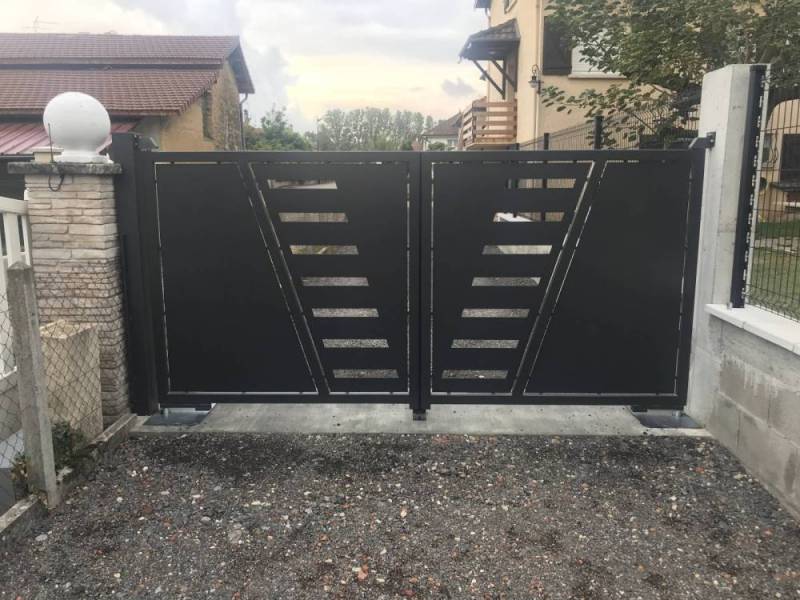 Conception de portail en acier sur mesure à Bourgoin Jallieu