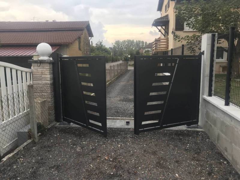 Conception de portail en acier sur mesure à Bourgoin Jallieu