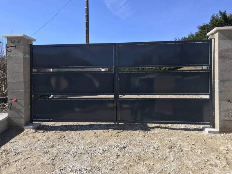 Portail en tôle acier sur Nivolas Vermelle proche de Voiron