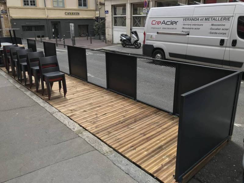 Garde corps en acier pour une terrasse d'un restaurant à Lyon