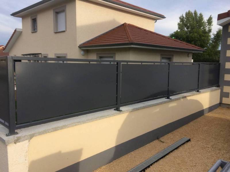 Garde corps en tôle pleine à Grenoble en Isère