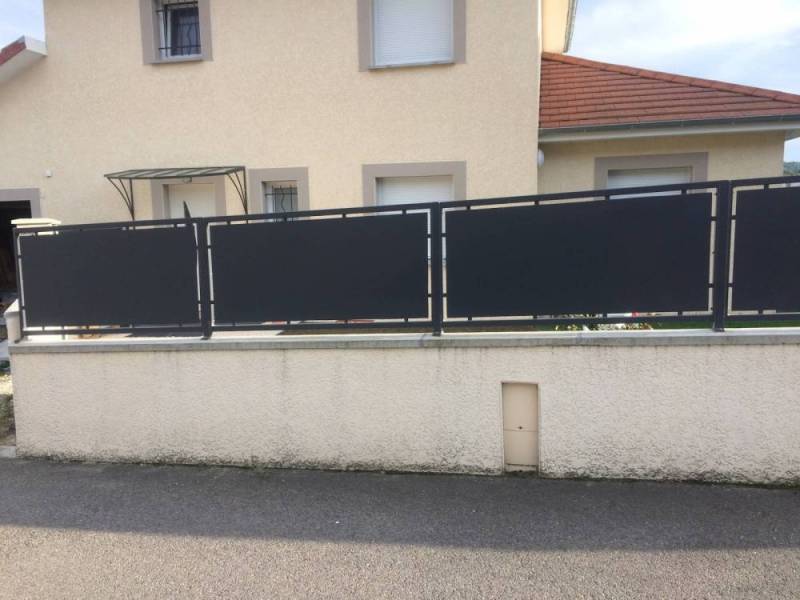 Garde corps en tôle pleine à Grenoble en Isère