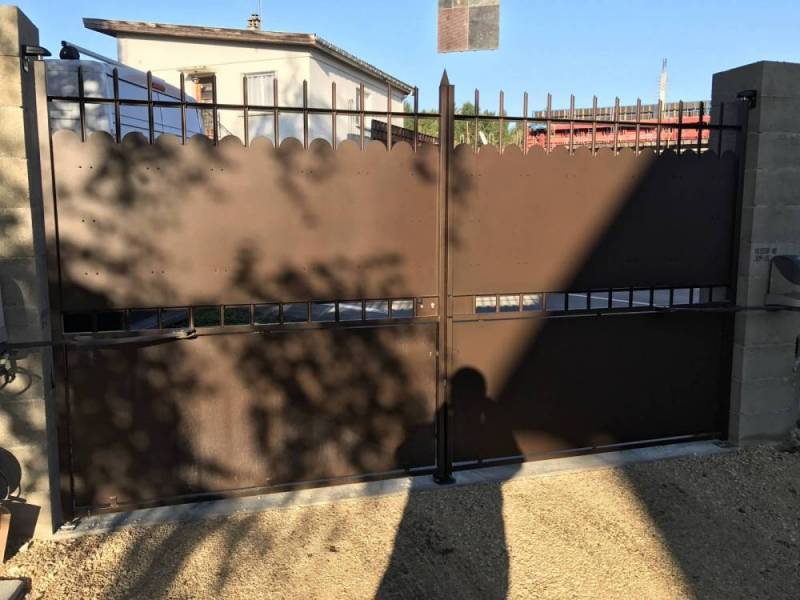 Portail acier battant et portillon en acier sur mesure à Grenoble et en Isère