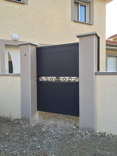 Portail acier battant et portillon en acier sur mesure à Grenoble et en Isère