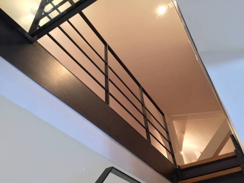 Garde-corps acier pour escalier en métal dans un restaurant à Lyon