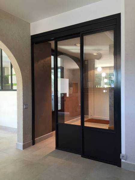 Ensemble de porte coulissante en acier thermo laqué à Givors près de Lyon