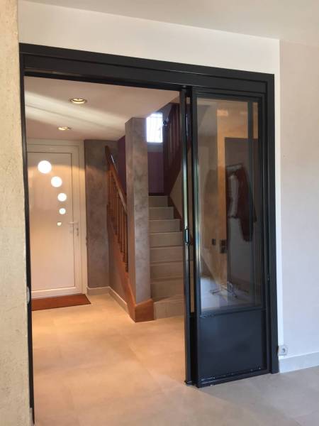 Ensemble de porte coulissante en acier thermo laqué à Givors près de Lyon