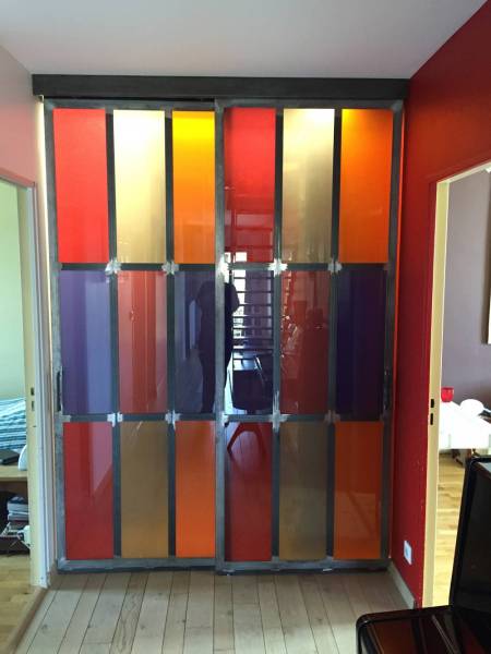 Porte pour placard dressing en acier brut et verre opaque à Annecy