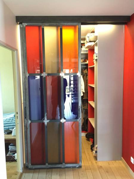 Porte pour placard dressing en acier brut et verre opaque à Annecy