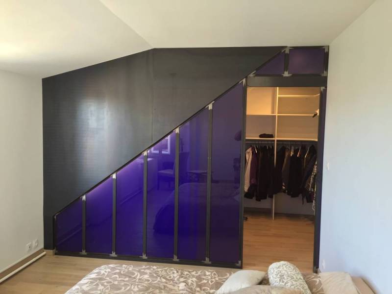 Dressing en acier brut et verre opalescent à Lyon