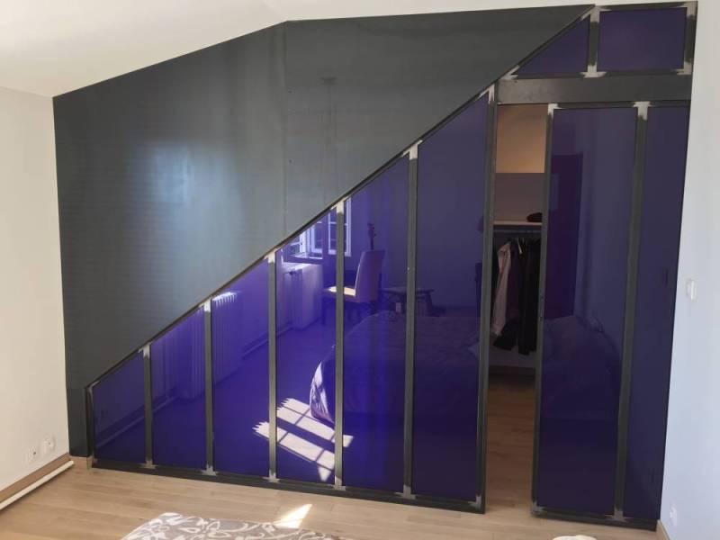 Dressing en acier brut et verre opalescent à Lyon