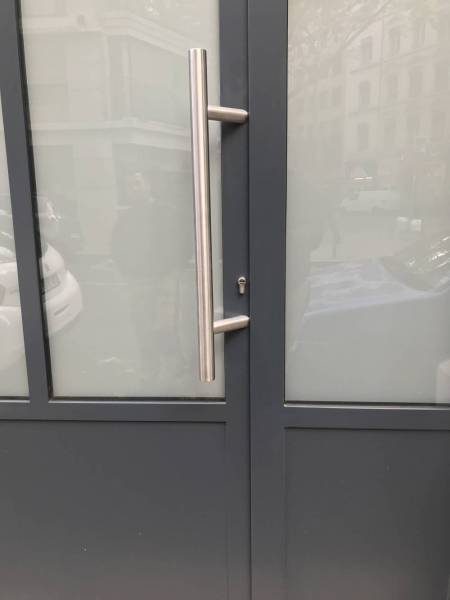 Menuiserie en acier traditionnel avec vitrage avec retardataire d'effraction à Lyon